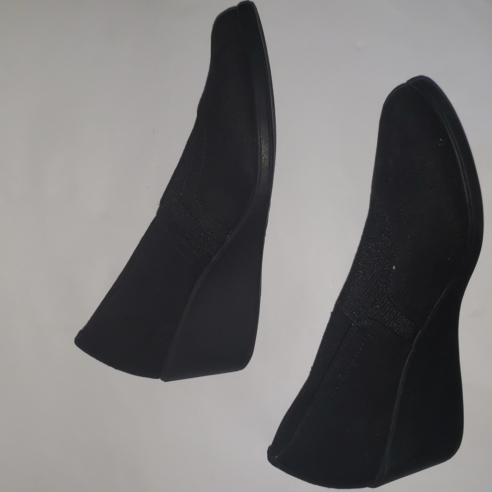 Comfort Plus by Predictions 5 1/2 W Black Wedge Slip On Closed Toe - Picture 4 of 12